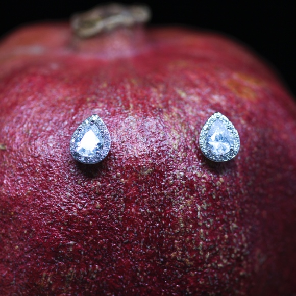 14kt Gold Dipped Halo Swarovski Earrings - Picture 6 of 8